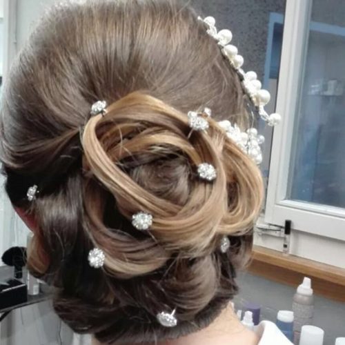 Brautfrisur hochgesteckt mittellange Haare