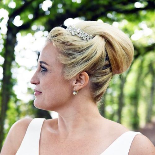 Brautfrisur blond hochgesteckt lange Haare