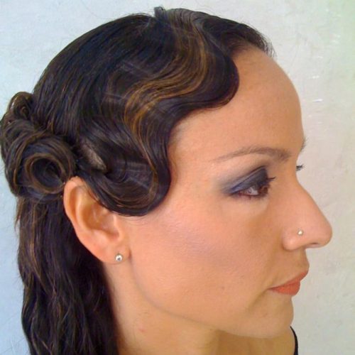 Brautfrisur halboffen lange Haare mit Make Up